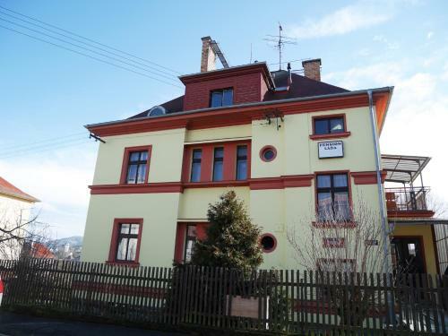 Hostal Pension Lada