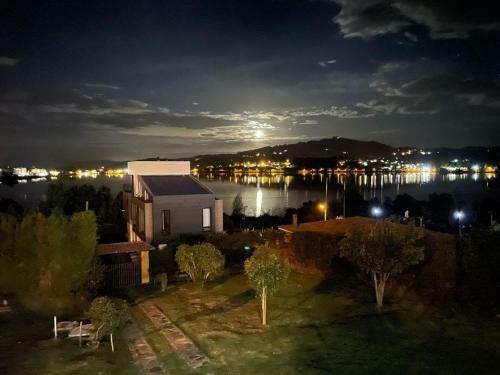 Private Lake View Cottage With Bbq Yard In Paipa