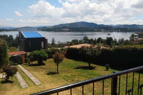 Private Lake View Cottage With Bbq Yard In Paipa