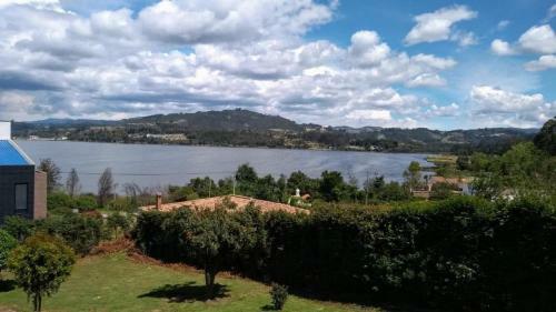 Private Lake View Cottage With Bbq Yard In Paipa