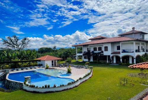 Hotel Casona Montanesa Quind�o Eje Cafetero