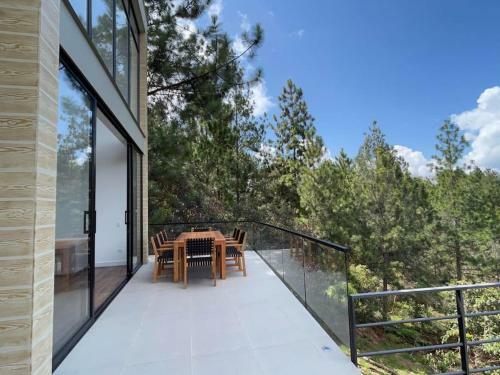 Aqua Guatap� - Lakeside Luxury Villa