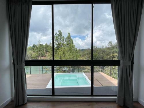 Aqua Guatap� - Lakeside Luxury Villa