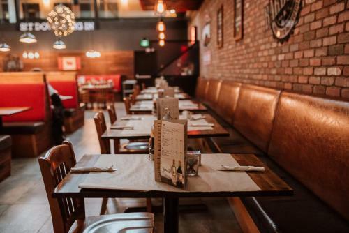 Hotel Nisku Inn And Conference Centre