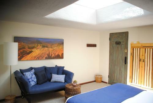 Old Taos Guesthouse B&B