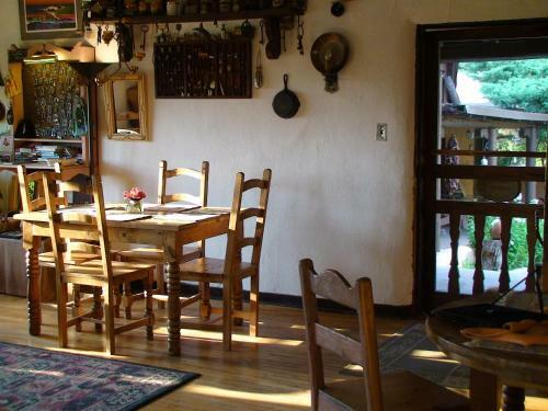 Old Taos Guesthouse B&B