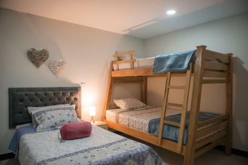 Hostal Casa Tangara Caf� Y Hospedaje