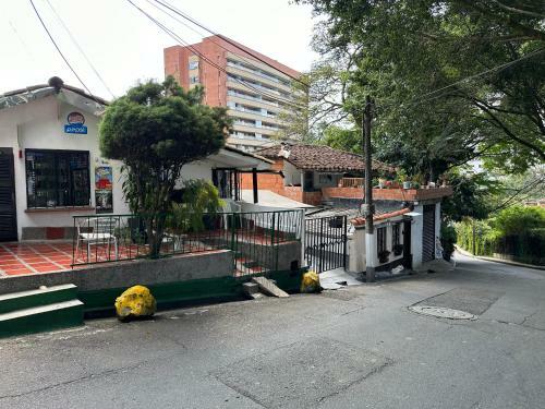 Apartamento Casa Ancestral - Poblado - Transversal Superior