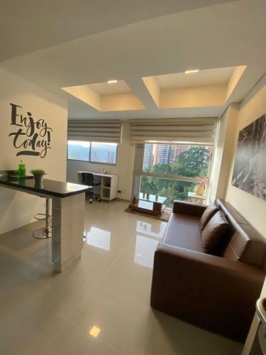 Apartasuite Moderna - En El Coraz�n Del Poblado Medell�n