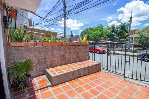 �casa Con Parqueadero! Hogare�a Y Vacacional