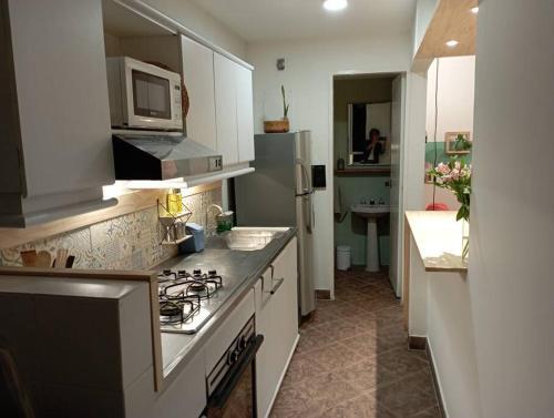 Apartamento Laureles, Porter�a 24 Horas, Cerca A Unicentro