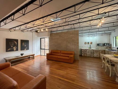 Espacioso Apartamento Con Jacuzzi En El Poblado