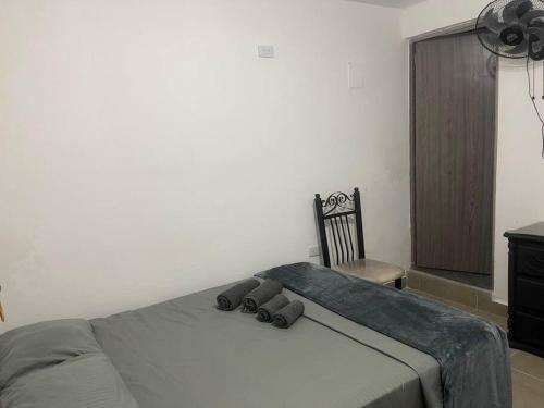 102 Peque�o Apartaestudio