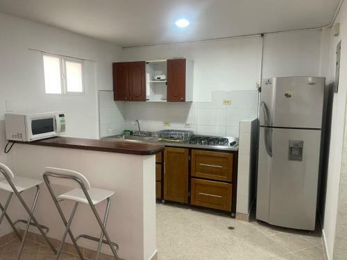 Aparta Estudio Comodo Y Amplio En Laureles