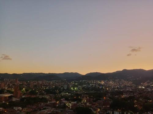 Apartamento Flat Iluminado/vista A La Ciudad/metro Cerca