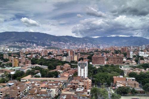 Apartamento Flat Iluminado/vista A La Ciudad/metro Cerca