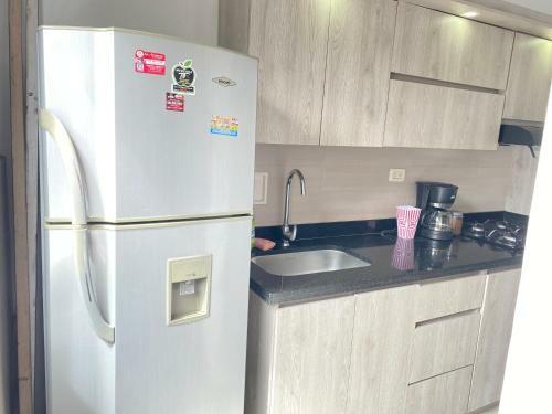 Amplio Apartamento Para 4 En Laureles