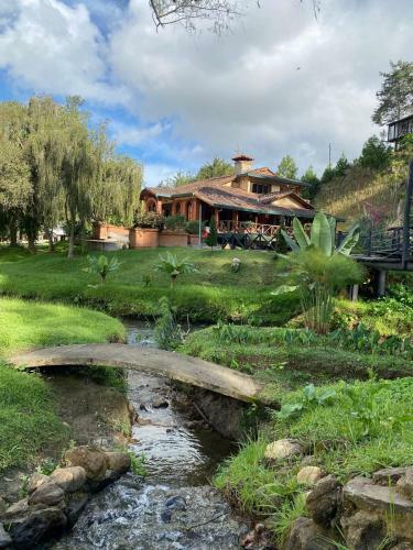 Lodge El Lago Hotel