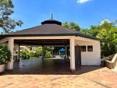 Moderna Caba�a En Ruitoque Condominio