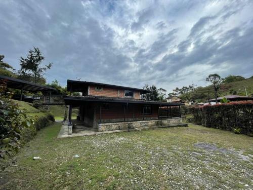 Casa Finca Con Jacuzzi En Guarne Antioquia