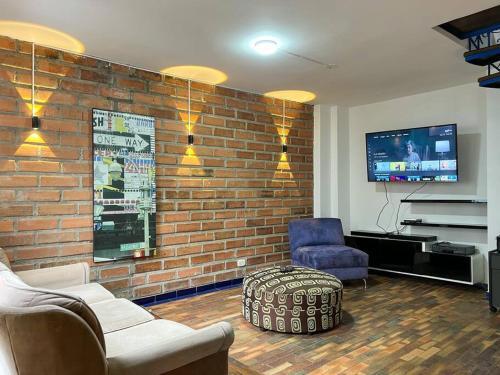 300 Squared Meters House In The City!