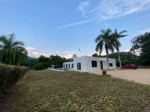 Villa Casa Blanca Girardot Melgar