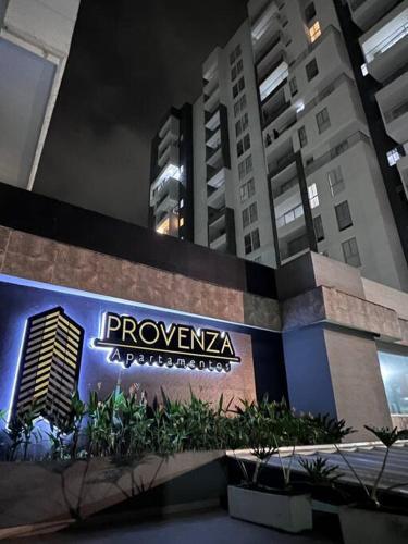 Modern Pent House Apartment, Close To Everything