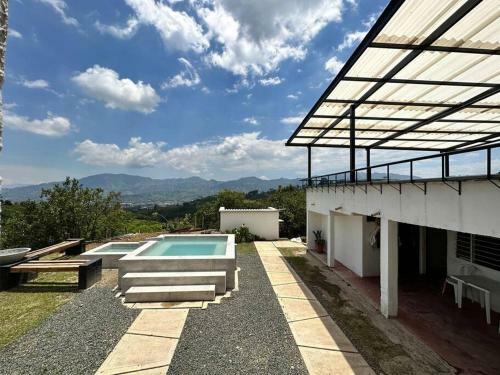 Villa Mercy, Finca Con Jacuzzi Cerca A Pereira