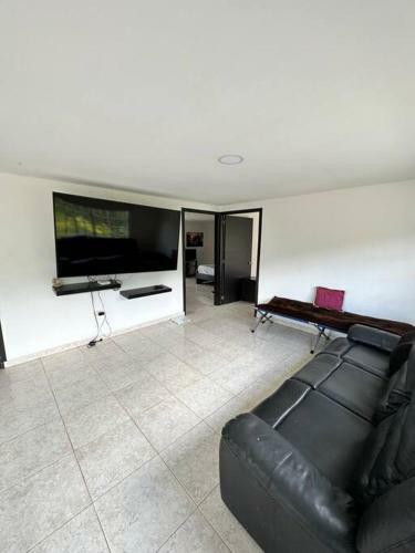 Villa Mercy, Finca Con Jacuzzi Cerca A Pereira