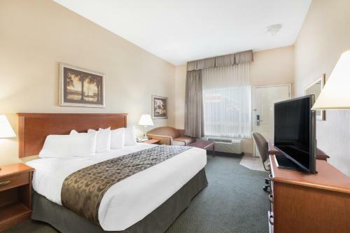 Hotel Ramada Inn & Suites