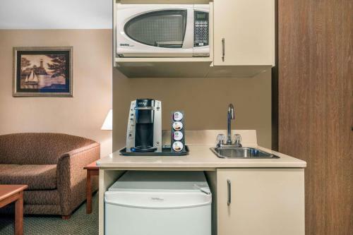 Hotel Ramada Inn & Suites