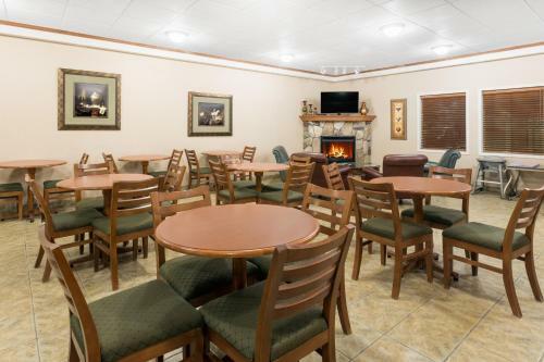 Hotel Ramada Inn & Suites