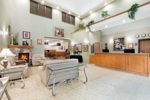 Hotel Ramada Inn & Suites