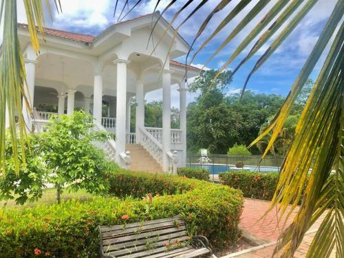 Villa Luxury Home By C&a