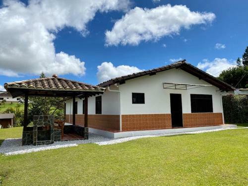 Acogedora Casa De Campo Con Excelente Ubicaci�n