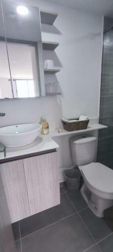 Apartamento Al Lado Centro Comercial Fabricato. Medellin