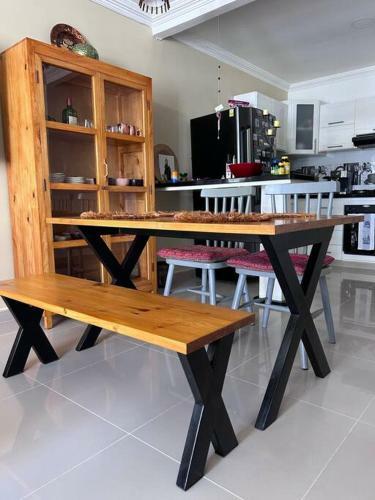 Ubicada En El Barrio La Julia, Excelente Ubicaci�n