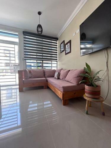 Ubicada En El Barrio La Julia, Excelente Ubicaci�n