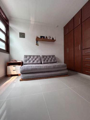 Ubicada En El Barrio La Julia, Excelente Ubicaci�n