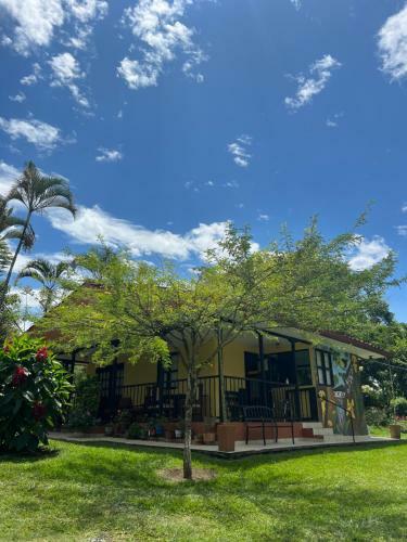 Charming Nature House/ Finca Tradicional Cafetera