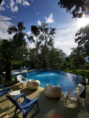 Finca Con Forma De Castillo Y Piscina En Sopetr�n