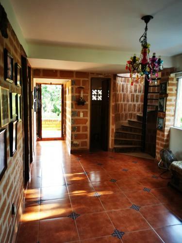 Finca Con Forma De Castillo Y Piscina En Sopetr�n