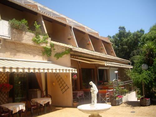 Hotel H�tel Les Palmiers