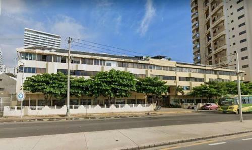 Apartamento Cerca Al Centro Hist�rico En Edificio Frente A La Playa A-3-5
