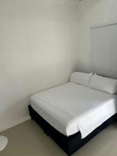 Hotel Tr Econ�mico Y C�modo Con Piscina