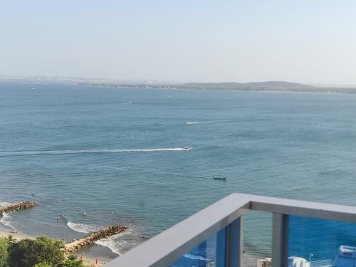 Apartamento Con Balc�n Y Vista Al Mar
