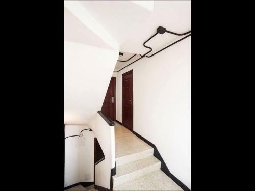 Stunning 2 Bedroom Apartment In A1 Location!