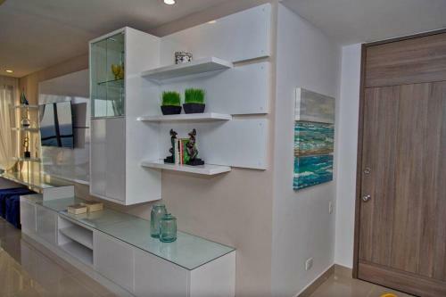 Luxury Beachfront Apartment - Morros City