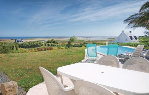 Holiday Home Pleubian 51