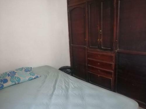 Habitaci�n Con Cama Doble Y Ventilador